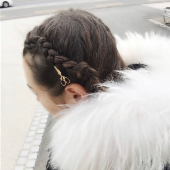 *Back in Stock* Amazing Scissor Hair Pin ✂️ - Picture 3 of 6